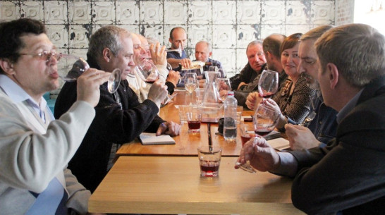 Виноделы угостили горожан воронежским вином 