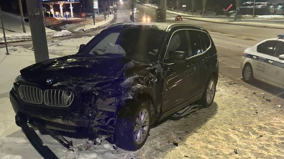 В Воронеже при столкновении KIA Rio и BMW пострадали 2 человека