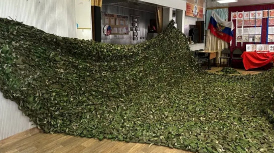 Волонтеры панинского села Большой Мартын сплели 450 маскировочных сетей для участников СВО