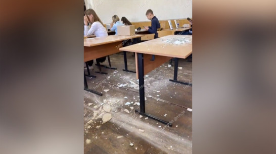 СК организовал проверку после обрушения потолка в воронежской школе