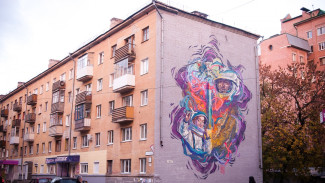 На стене дома по улице Станкевича появились космонавты, а на Степана Разина – полотно в стилистике супрематизма
