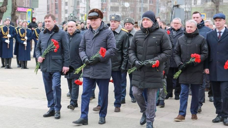 Воронежский губернатор возложил цветы в День памяти воинов-интернационалистов