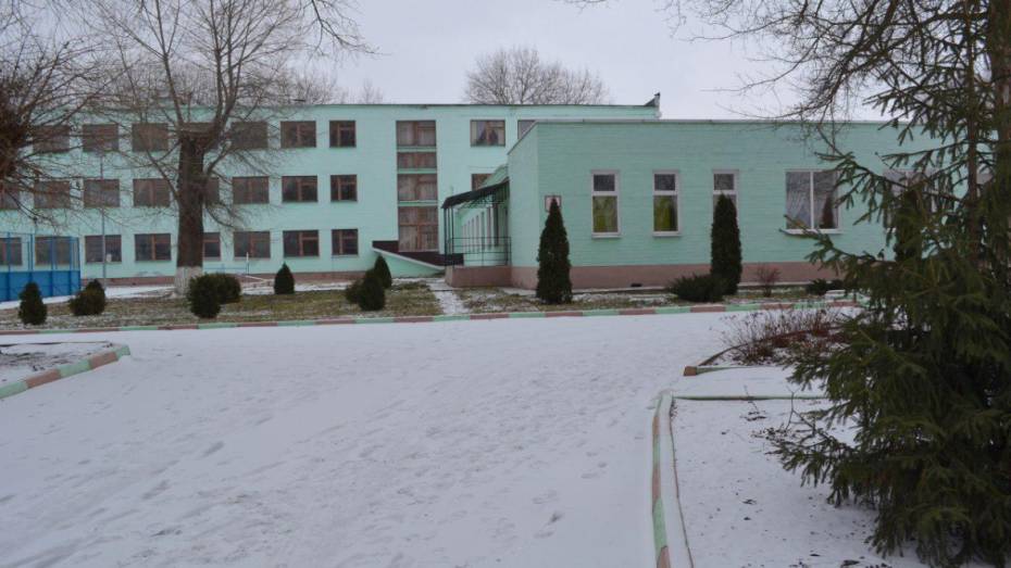 В Воронежской области уволилась директор школы, возле которой протестовали родители