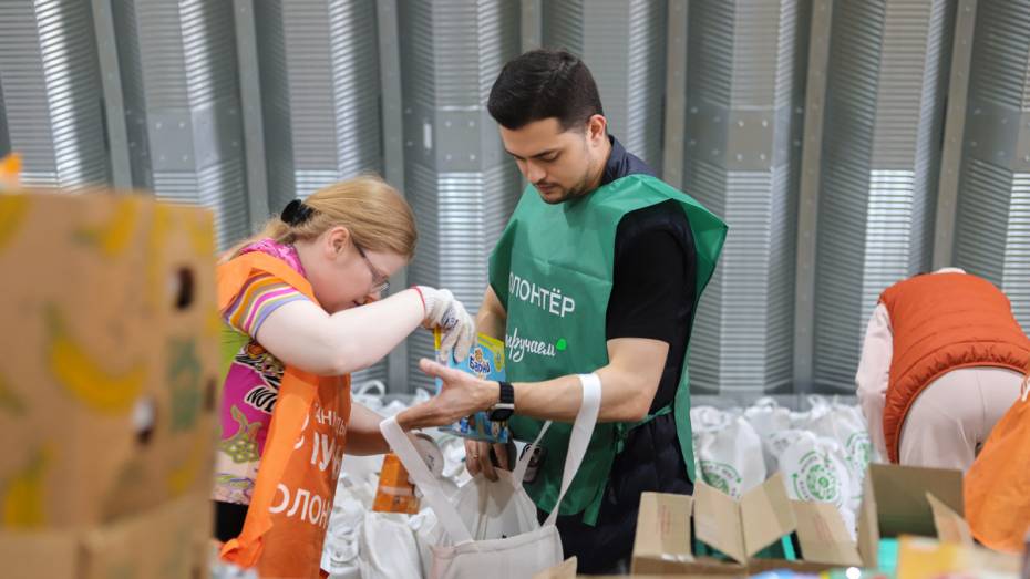 Более 16 тонн продовольственной помощи собрали фонд «Выручаем» и банк еды «Русь» в Воронеже