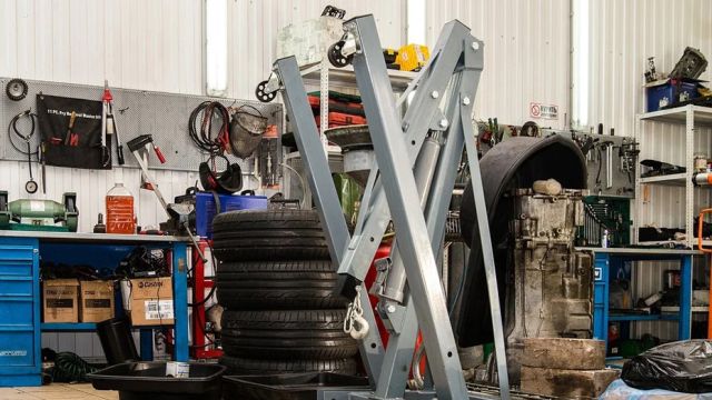 Автосервис самовольно захватил 1,6 тыс «квадратов» у воронежской школы