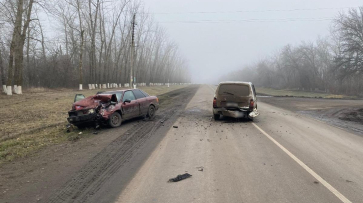 В Воронежской области водитель Audi не справился с управлением и врезался в ВАЗ: пострадали 4 человека