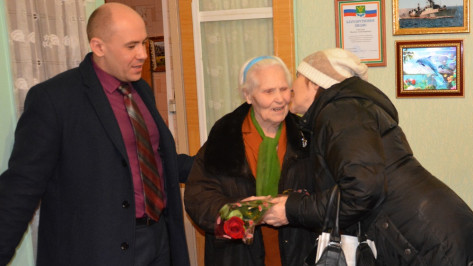 Поворинскую труженицу тыла с 90-летием поздравил Владимир Путин