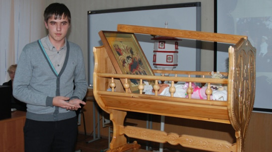 Школьник из Семилукского района сделал люльку для Христа