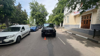 Элитный Mercedes-Benz сбил 8-летнюю девочку возле ДК железнодорожников в Воронеже