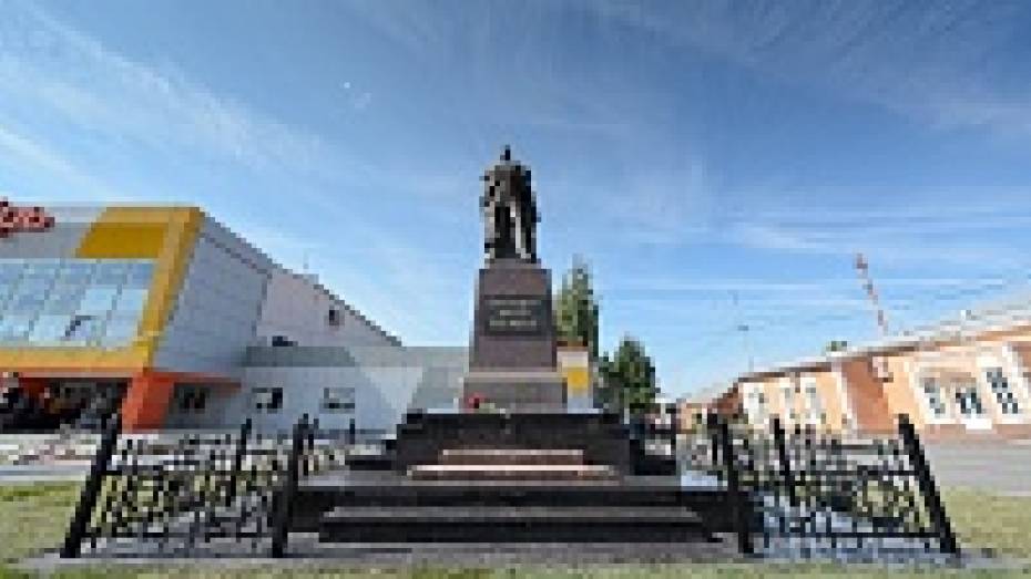 Бутурлиновке вернули памятник Александру II
