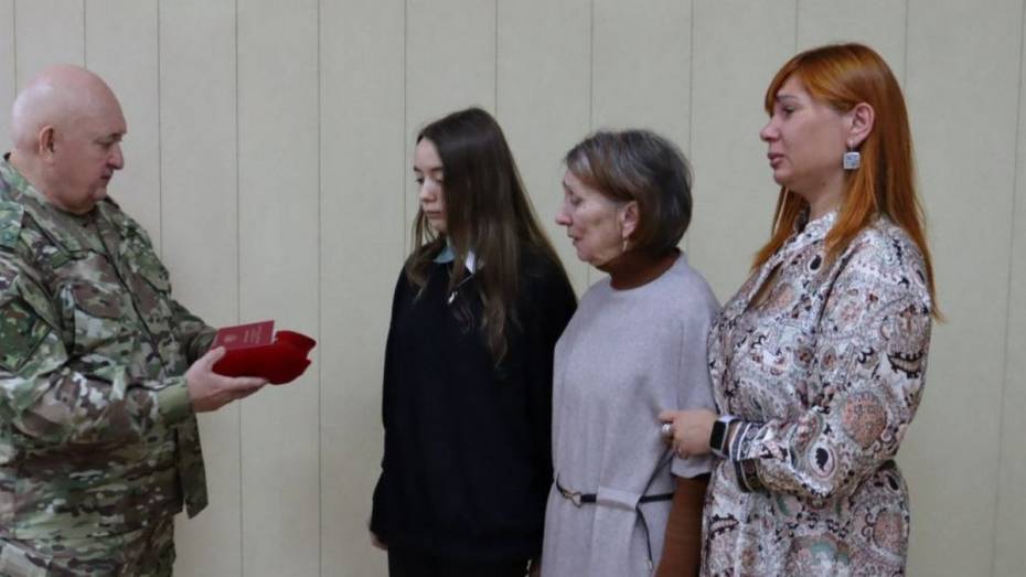 В Лисках орден Мужества земляка – бойца СВО передали его родственникам