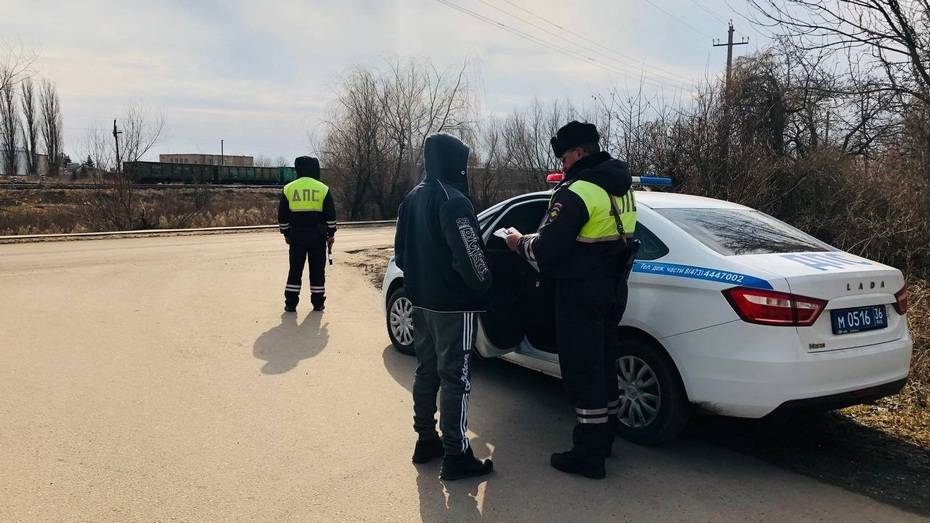 В Панинском районе госавтоинспекторы выявили злостного неплательщика штрафов