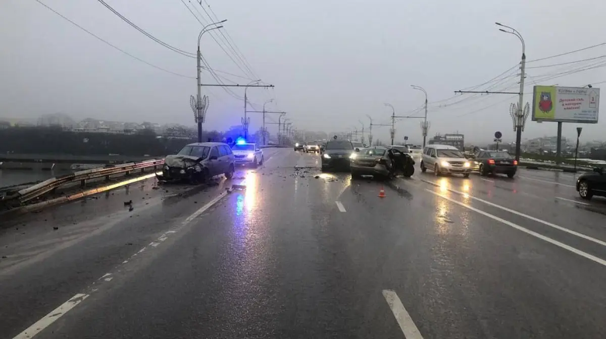 ДТП на Чернавском мосту в Воронеже - последние новости происшествия на  сайте - РИА