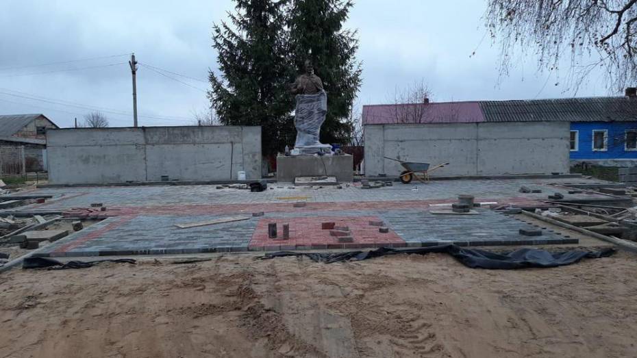 Власти Новоусманского района выставят подрядчику неустойку за срыв сроков ремонта мемориала