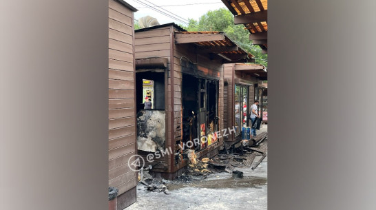 Киоск на улице 9 Января в Воронеже загорелся вечером 21 июля