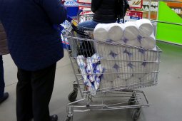 Воронежский гипермаркет снял ограничение на количество товаров в одни руки