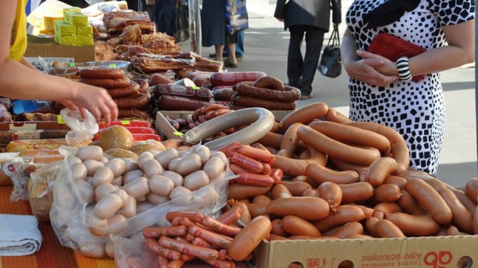 В Репьевском районе колбасные изделия продаются с нарушением правил