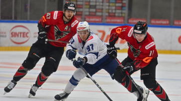 Воронежский «Буран» уступил в выездном матче ХК «Омские крылья»