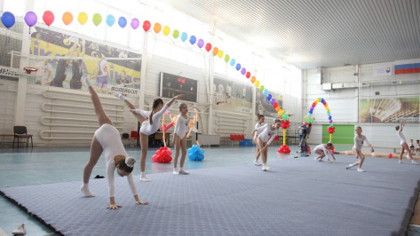 В Острогожске прошел областной турнир по эстетической акробатике