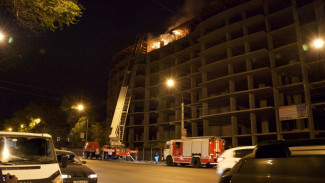 В Воронеже загорелась строящаяся многоэтажка