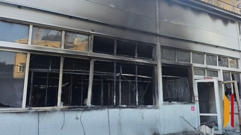 Появились кадры с места пожара на Кольцовском рынке в Воронеже