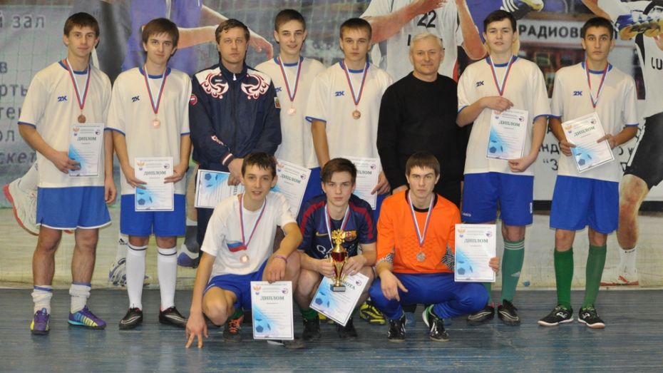 Репьевские школьники стали бронзовыми призерами областных соревнований по футболу 