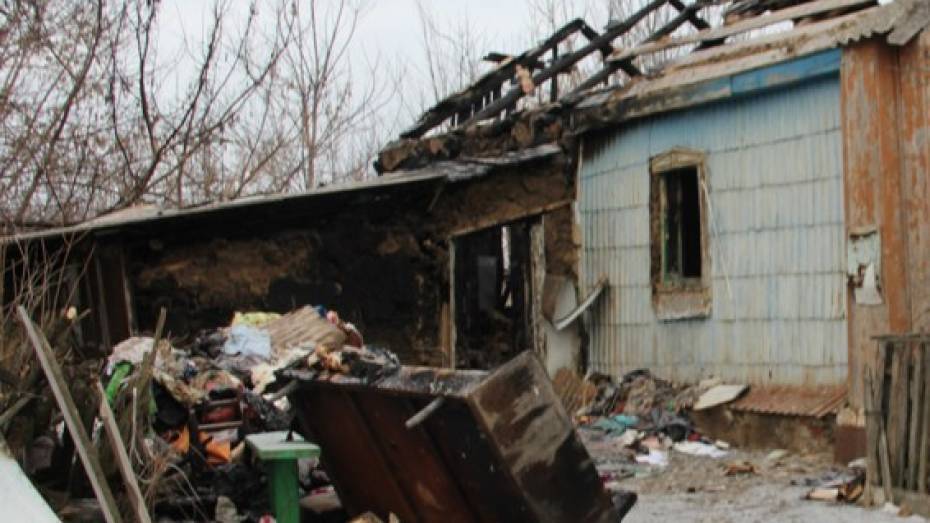В Каширском районе пожилой женщине связали руки и оставили в горящем доме