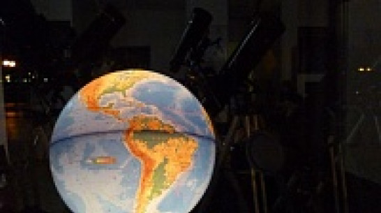 Воронежцам расскажут о черных дырах и белых пятнах