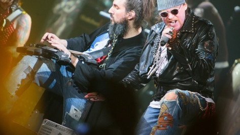 Воронежцы увидят легендарную группу «Guns N' Roses» на большом экране  