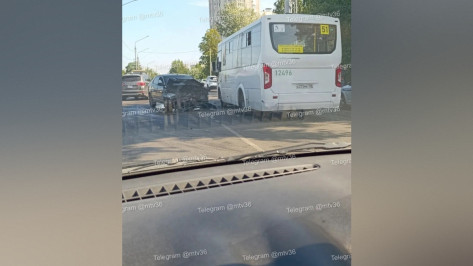 Воронежцы сообщили о ДТП с автобусом №51 у Острогожского кольца