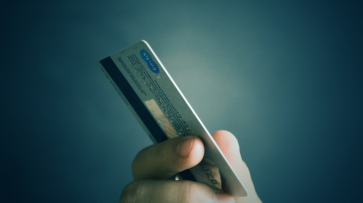 Воронежец украл у знакомой карту и перевел на свой счет 2 млн рублей