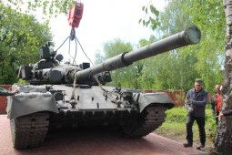 На Аллее Героев под Воронежем установили танк Т-80Б