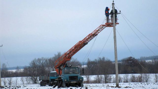Восстановить энергоснабжение семилукцам помогли аварийные бригады из других районов