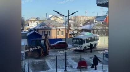 Крупная коммунальная авария превратила воронежский ЖК в ледяной каток