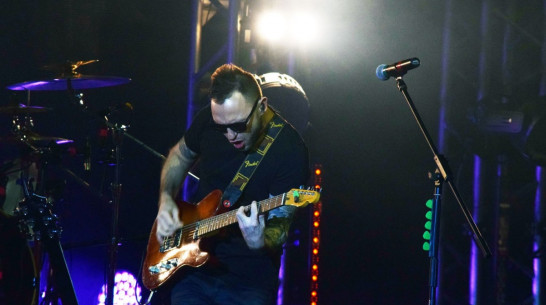 Солист группы «Звери» впервые показал в Воронеже свою жену