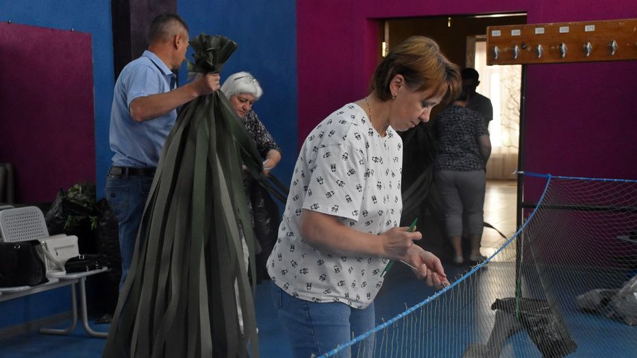 Жителей Кантемировского района попросили помочь с плетением маскировочных сетей