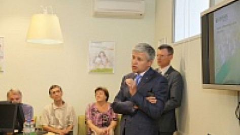 Воронежских пенсионеров научат пользоваться банковскими услугами