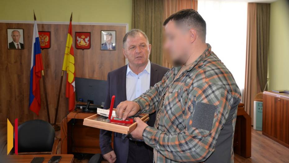 Главе администрации Калачеевского района Николаю Котолевскому вручили медаль «За помощь фронту»