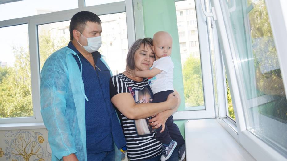 В Лисках родители больного саркомой 2-летнего мальчика вновь попросили о помощи