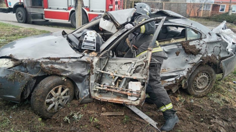 В Воронежской области 55-летний мужчина на Haima влетел в столб и умер