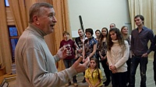 Актеры «Театра равных» дебютируют на сцене с лирической комедией собственного сочинения