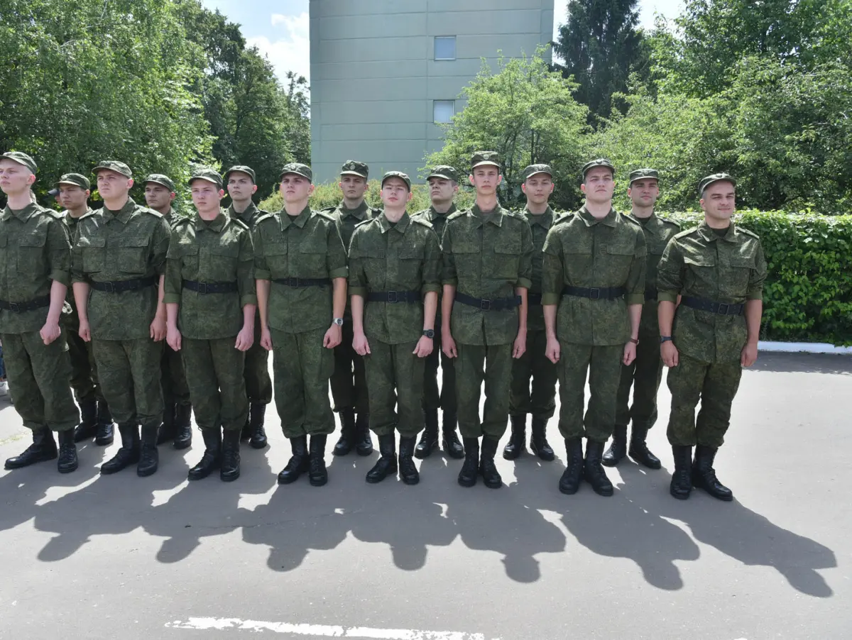 В Президентский полк на военную службу по призыву отправились 15 воронежцев