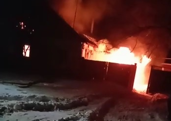 Четверо парней спасли пенсионеров из горящего дома в Воронежской области
