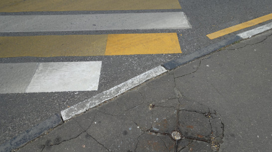 Отец года: в Воронеже малышка едва не попала под колеса из-за родителя-нарушителя