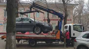 В Воронеже эвакуировали еще 18 автомобилей с закрытыми или снятыми госномерами