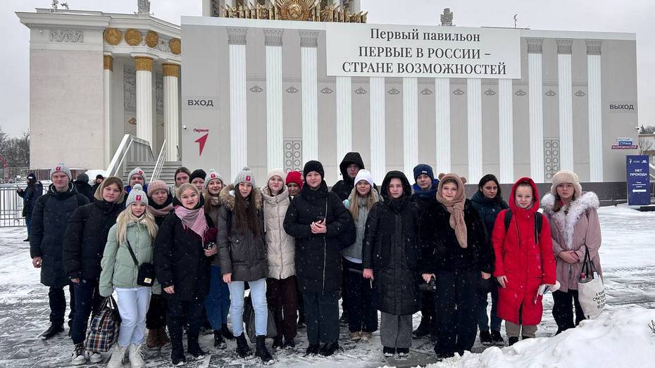 Школьники из Поворинского района посетили выставку «Россия» в Москве