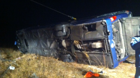 Автобус опрокинулся в Воронежской области: 4 человека погибли и 14 ранены