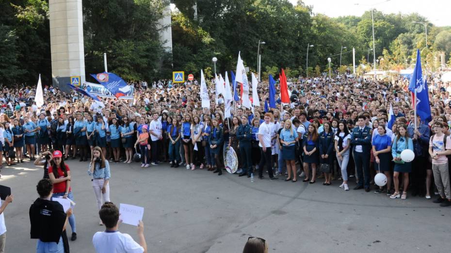 Около 7 тыс первокурсников приняли участие в Параде российского студенчества в Воронеже