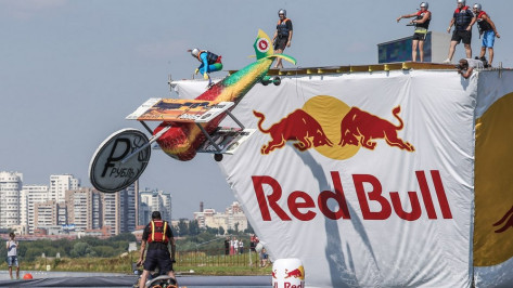 Лискинцы приняли участие в конкурсе самодельных летательных аппаратов Red Bull Flugtag