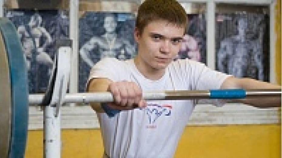 Лискинский тяжелоатлет стал самым молодым мастером спорта в Воронежской области в своей дисциплине
